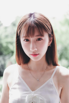 女生穿露胸衣服